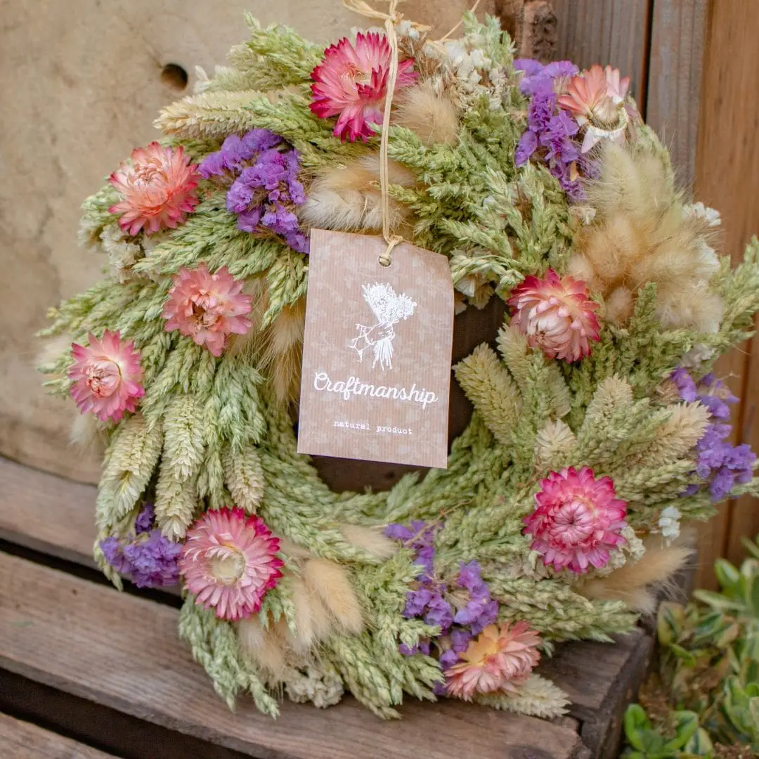 Couronne de fleurs séchées au ton violet vert et rose ; couronne de fleurs pour décorer son intérieur