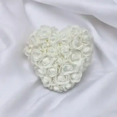 Cœur éternel en roses blanches